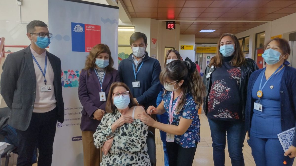 Autoridades llaman a protegerse con doble vacunación