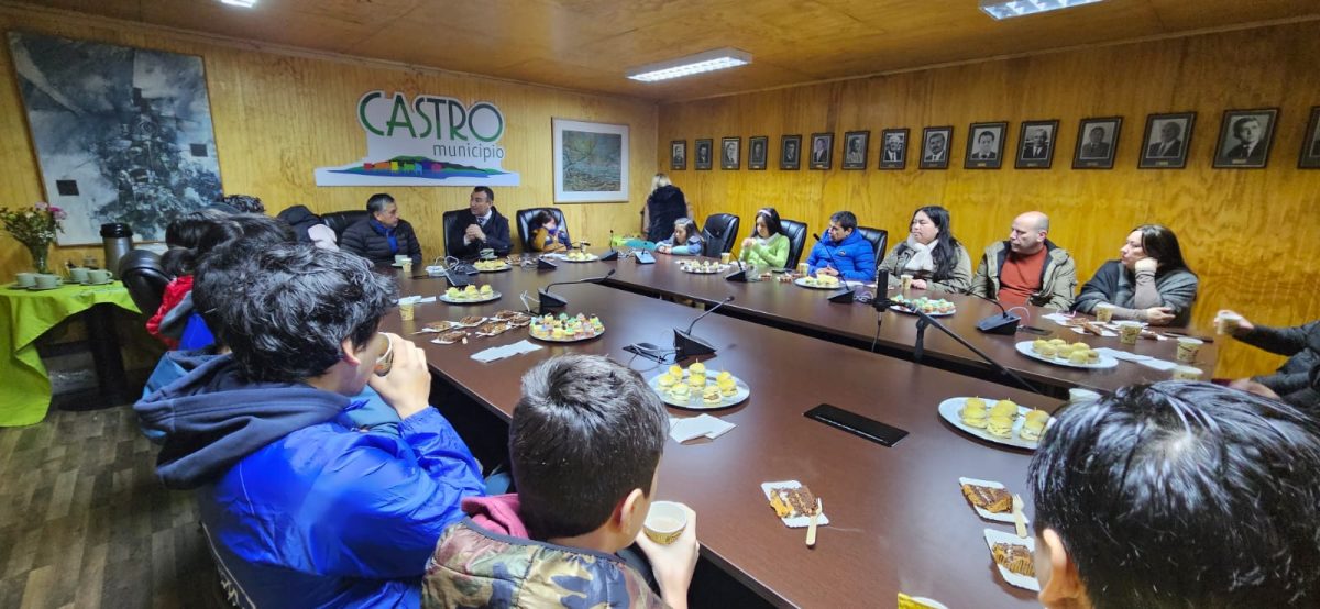 Castro compra zapatillas a deportistas