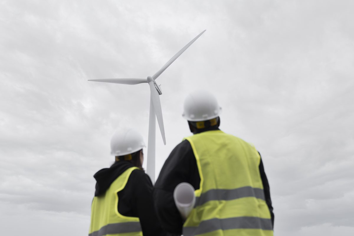 Corfo ofrece 205 becas para formarse en la industria de generación de energía eólica en la zona sur del país