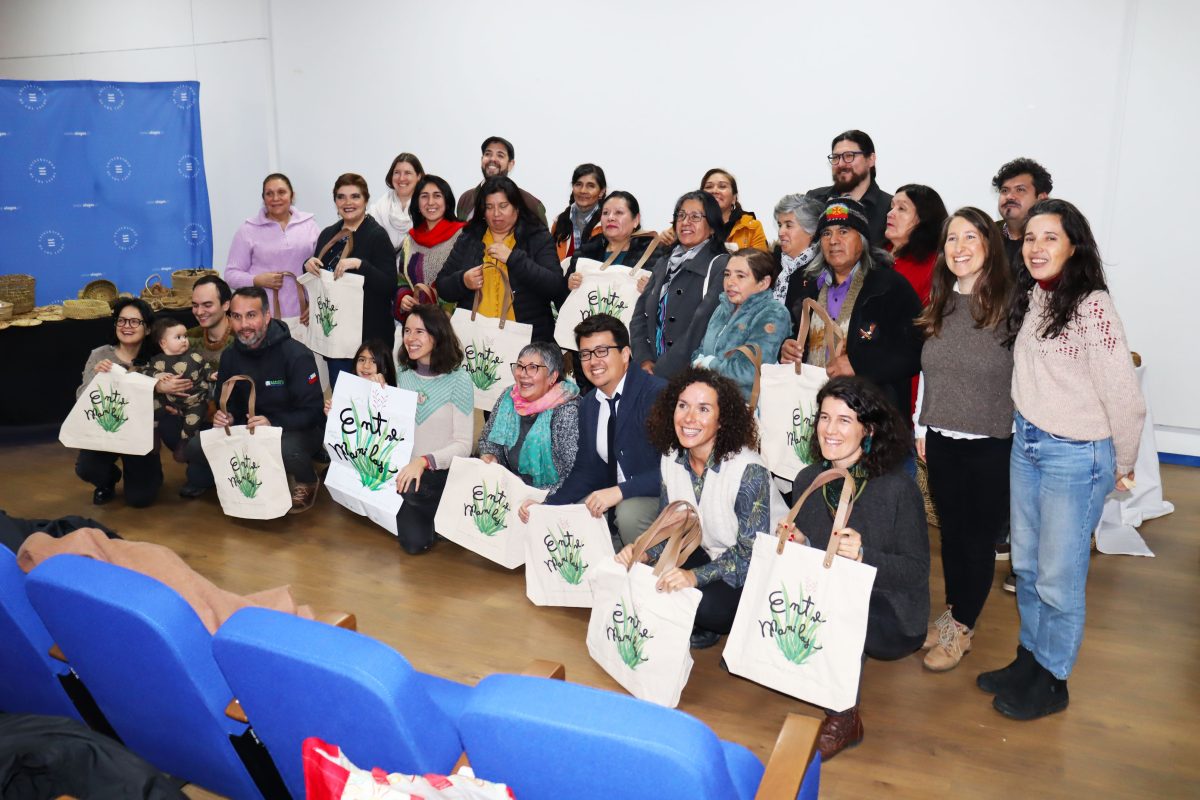 Proyecto “Entre manilas”: Artesanas difunden técnicas en cestería tradicional