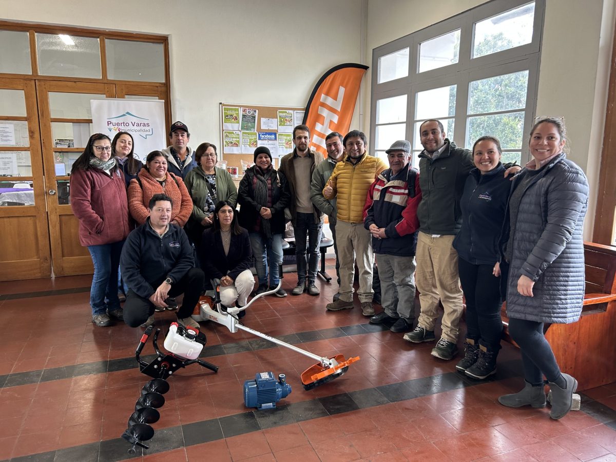 Pequeños agricultores de Puerto Varas reciben maquinaria agrícola