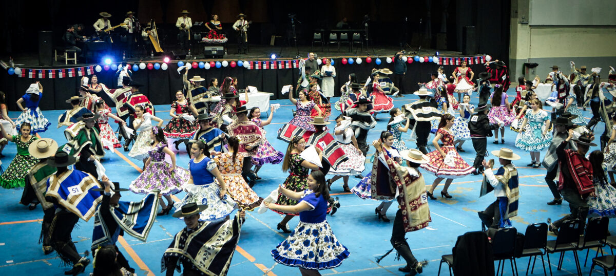 Encuentro Comunal de Cueca Escolar y Muestra de Danzas Folklóricas en Puerto Montt