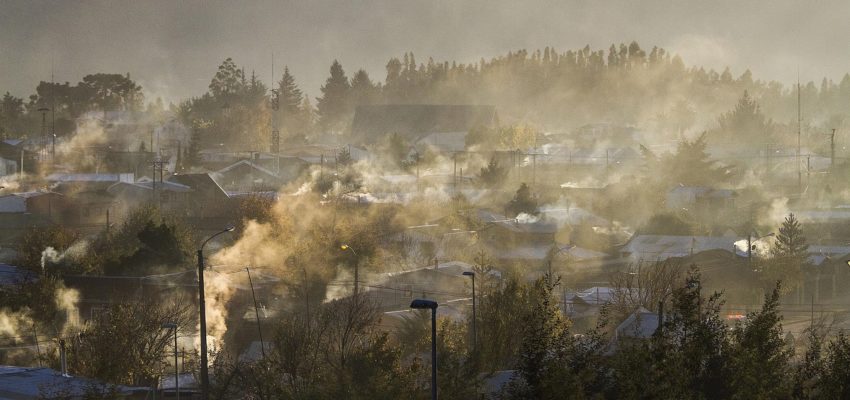 Osorno, Coyhaique y Puerto Varas: las ciudades más afectadas por la contaminación en Chile