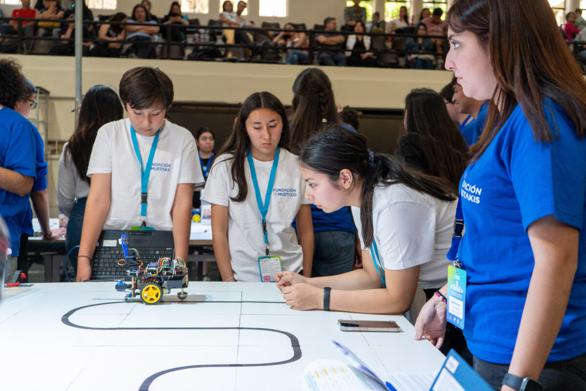 Fundación Mustakis invita a participar en talleres de ciencia, tecnología, videojuegos y robótica