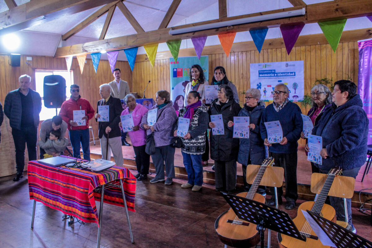 Vecinos y vecinas de Barrio Alessandri de Puerto Varas fortalecen su identidad a través de la memoria compartida