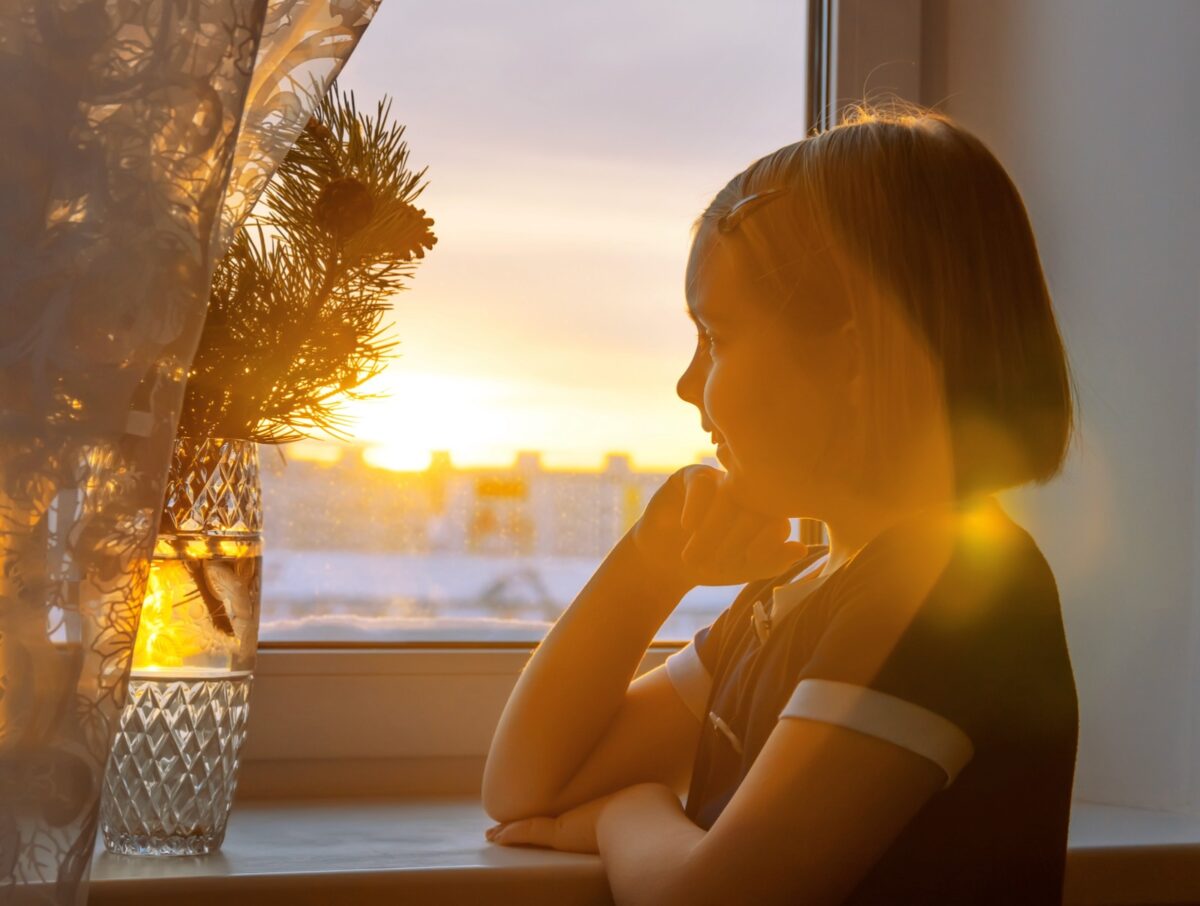 Cómo abordar la disminución de luz natural en invierno con niños neurodivergentes