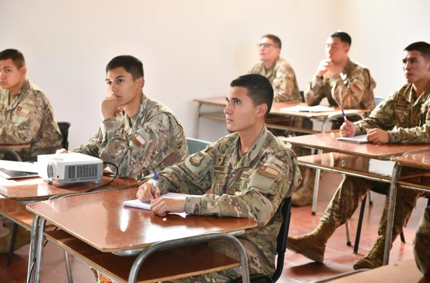 Soldados Conscriptos completan estudios