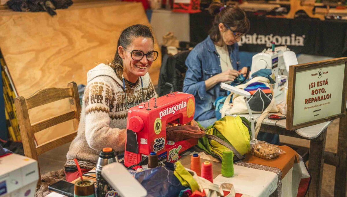 Reparaciones gratuitas de ropa en todas las tiendas Patagonia