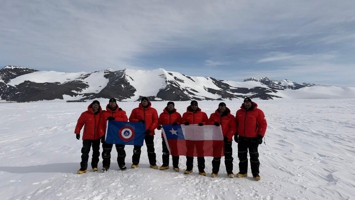 Ejército chileno realiza travesía científica en la Antártica