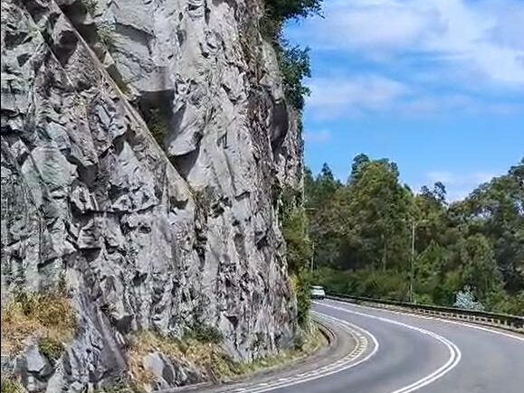 Riesgo de desprendimiento en la Ruta V-225