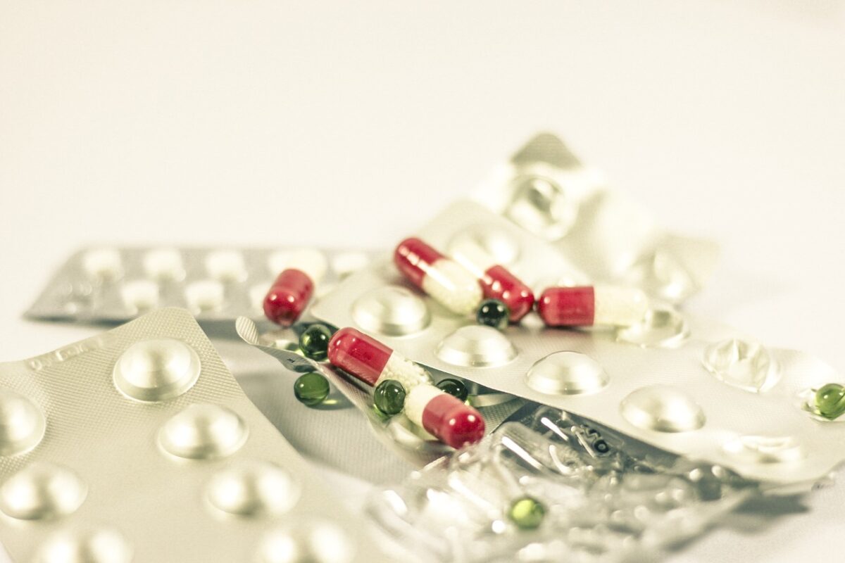 Piden fiscalización por eventual venta de medicamentos en malls chinos