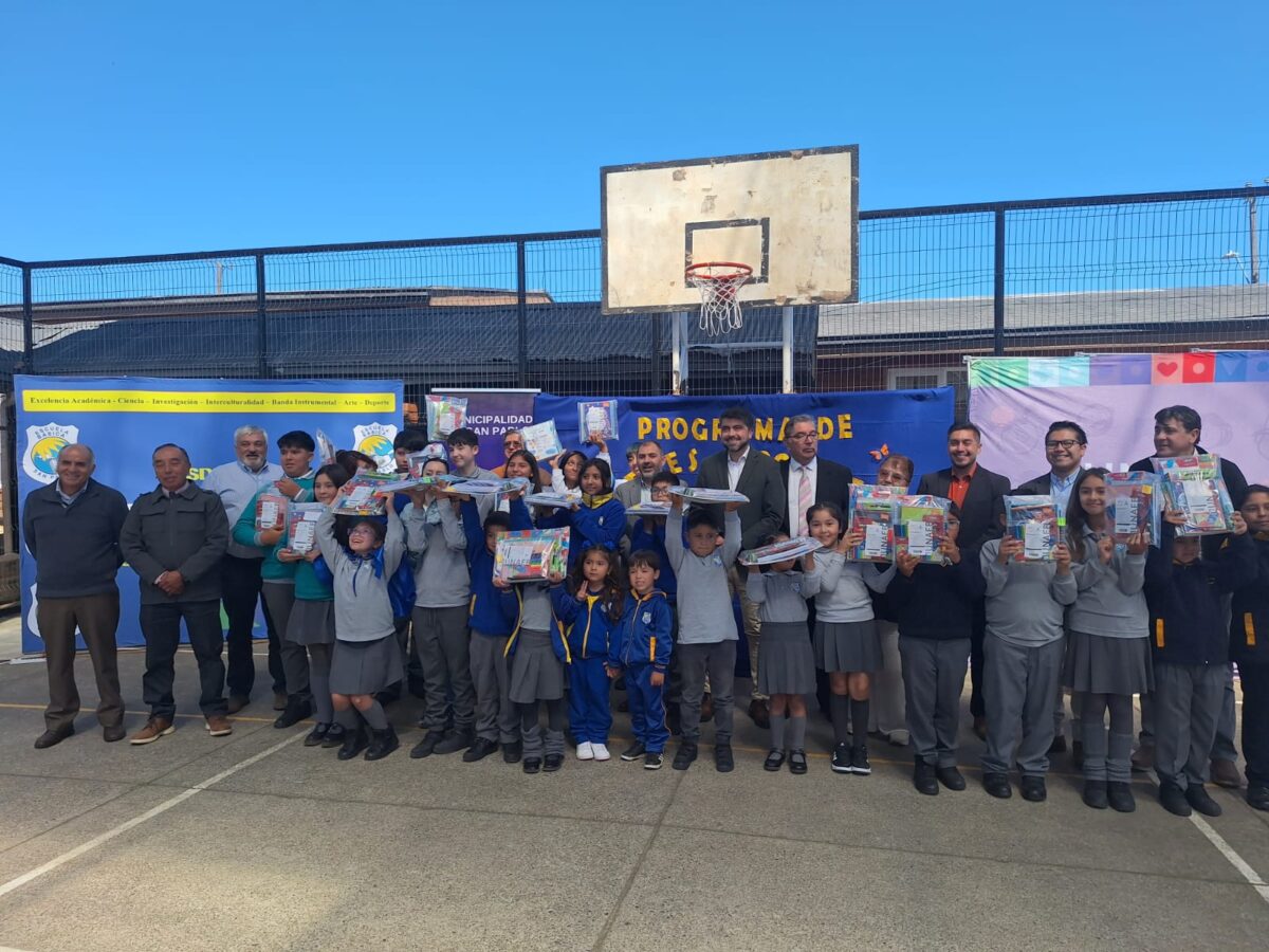 Junaeb inicia entrega de más de 100 mil sets de útiles escolares en la región  