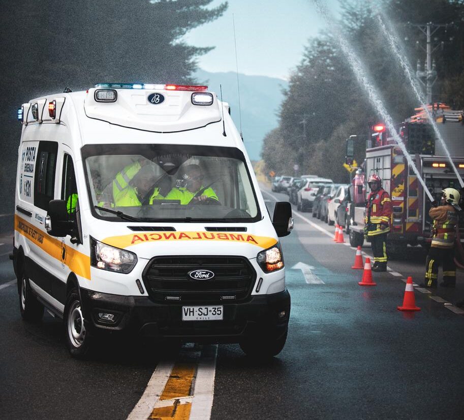 Puerto Varas refuerza su red de urgencia rural con nuevas ambulancias para Ensenada y Nueva Braunau