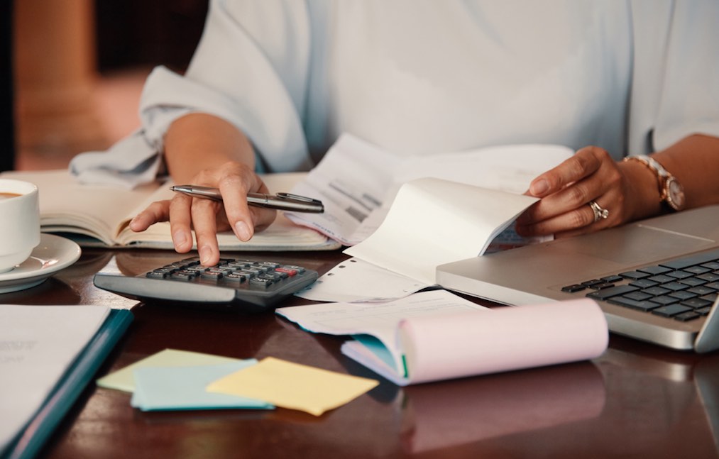 Chilenos destinan más del 60% de sus ingresos para enfrentar gastos extra de marzo