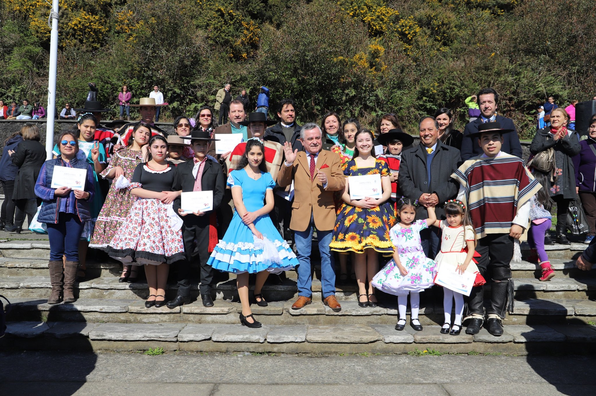 “Zapateando junto al lago” – Diario Puerto Varas “Zapateando junto al lago” - Diario Puerto Varas