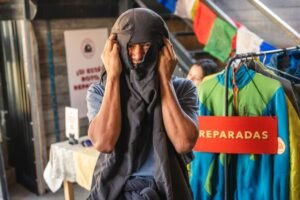 Reparaciones gratuitas de ropa en todas las tiendas Patagonia. Creditos Tyler Lekki 