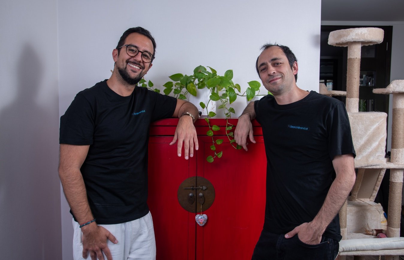 Startup chilena lanza plataforma para visibilidad de pymes en chats de IA