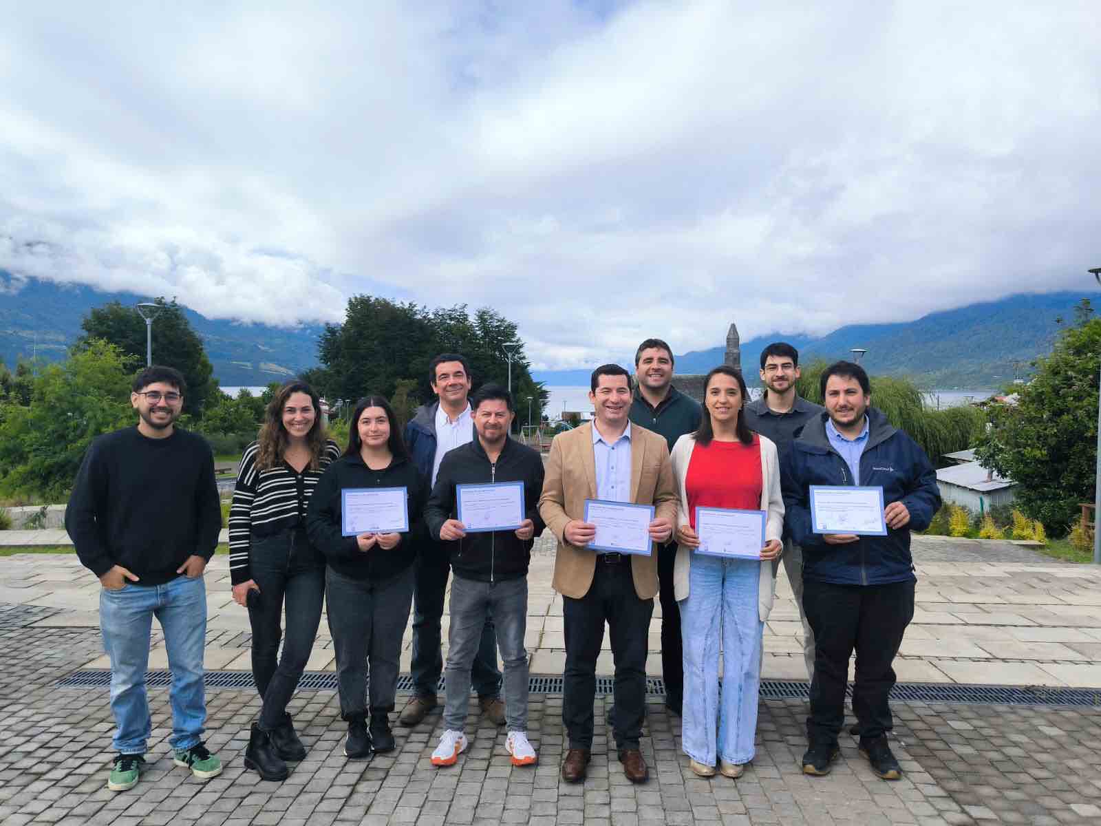 Empresas y municipio sellan alianza público-privada en Cochamó