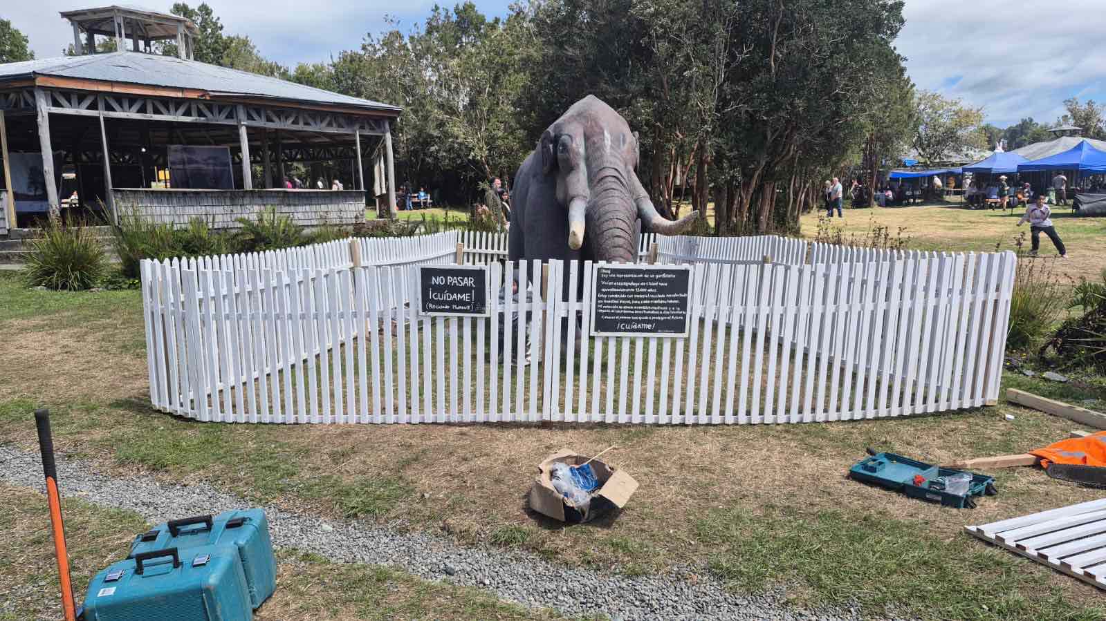 Instalan cierre perimetral a Gonfoterio en Castro