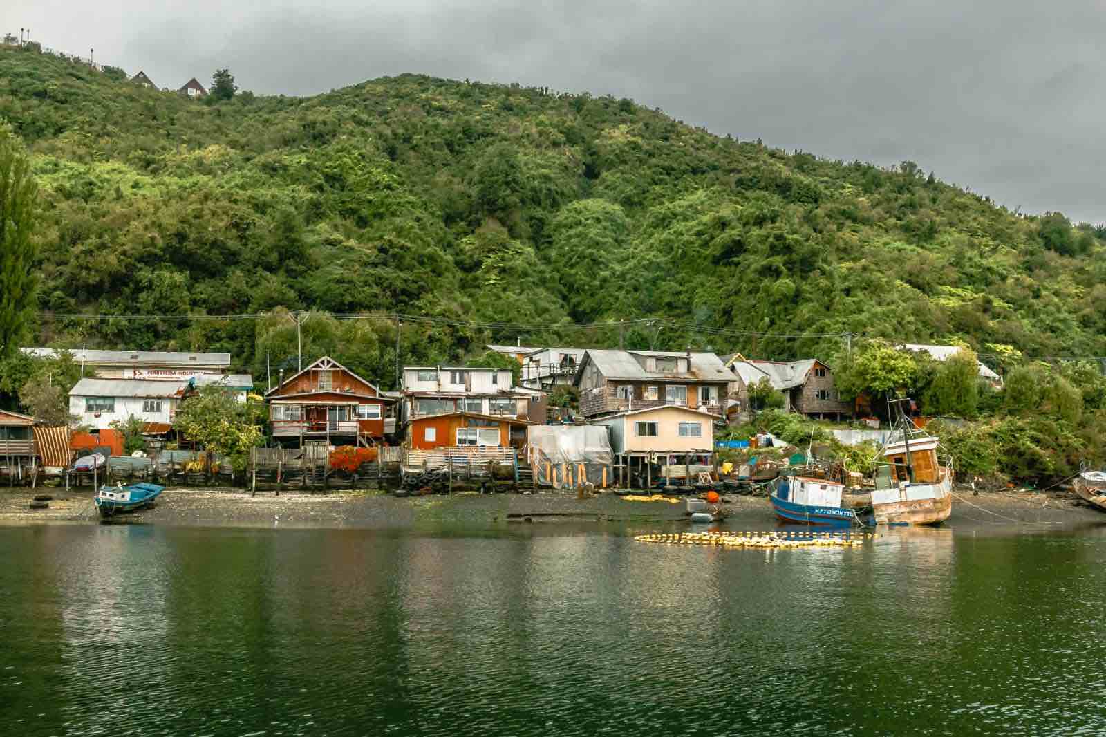 Isla Tenglo avanza en proyecto de agua potable y salud