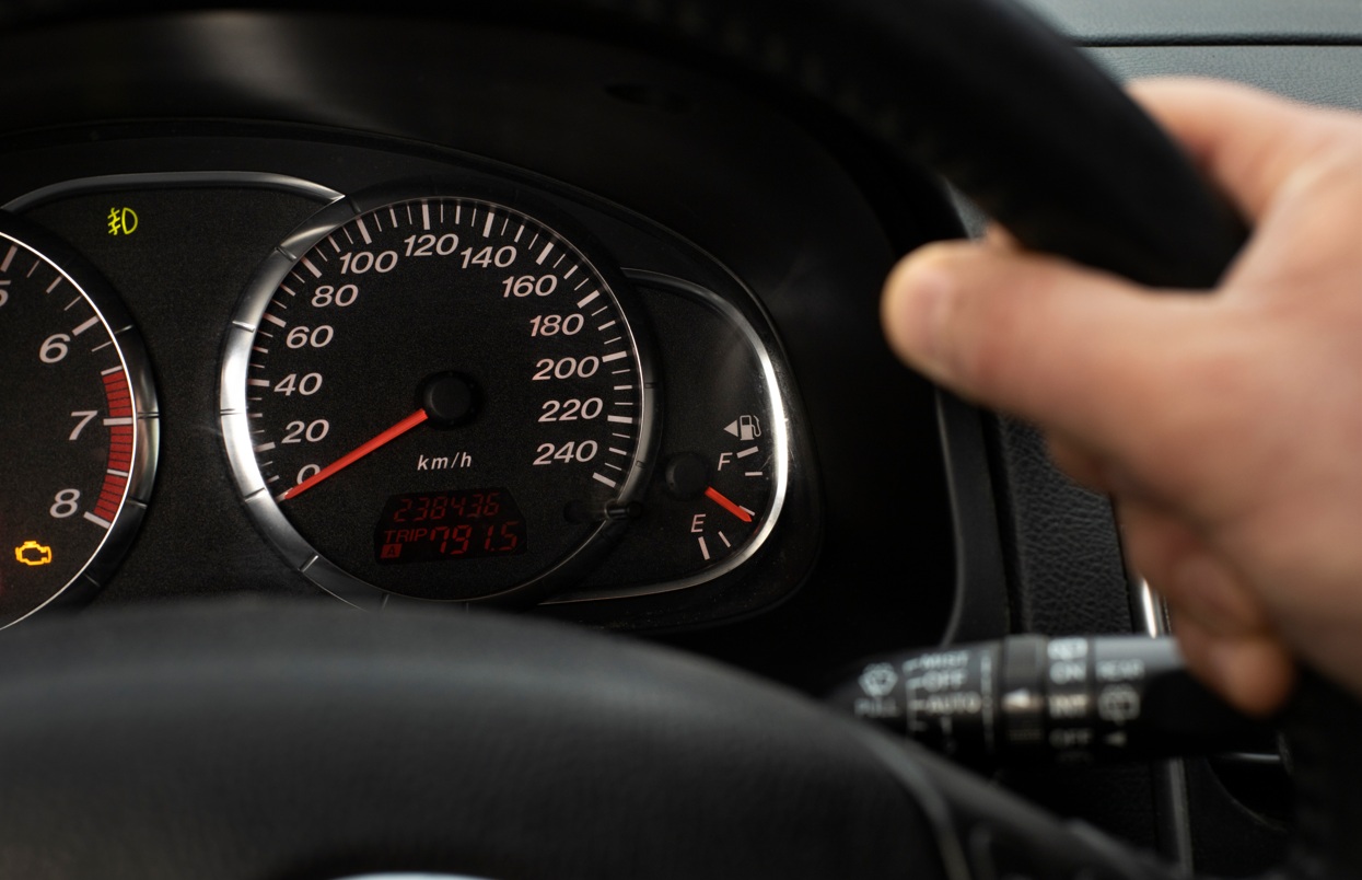 Alza histórica de combustibles golpea fuerte a los hogares chilenos