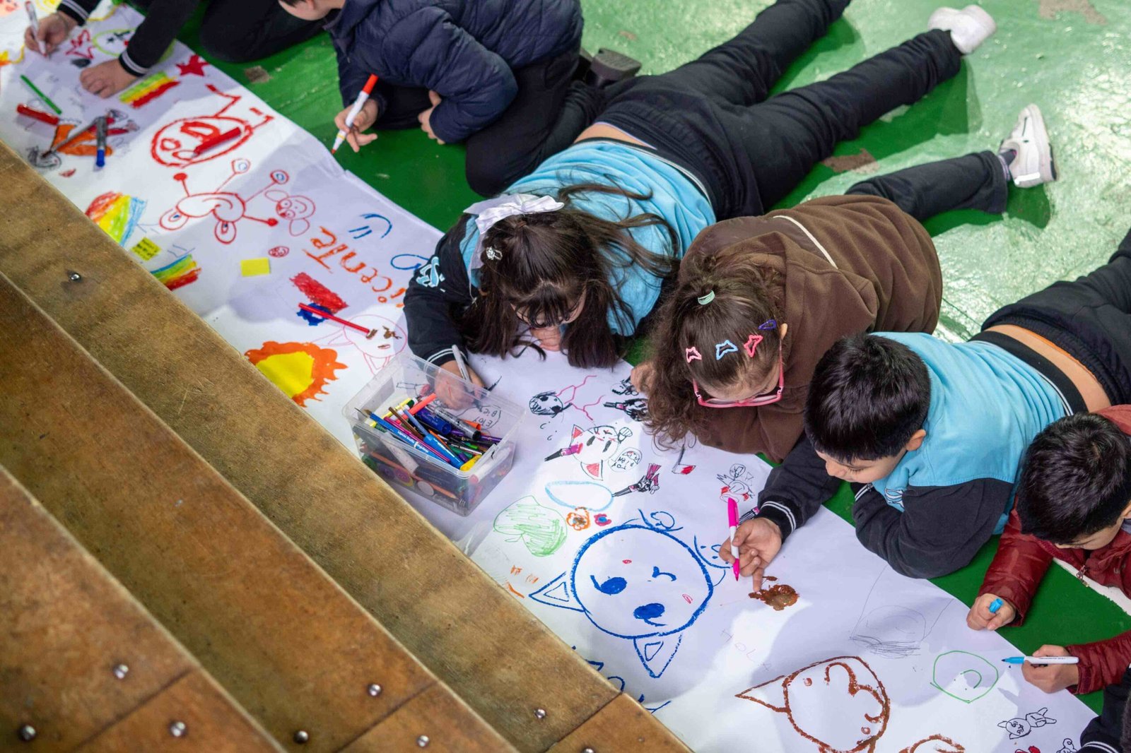 Presentan manual para proteger a niños en emergencias